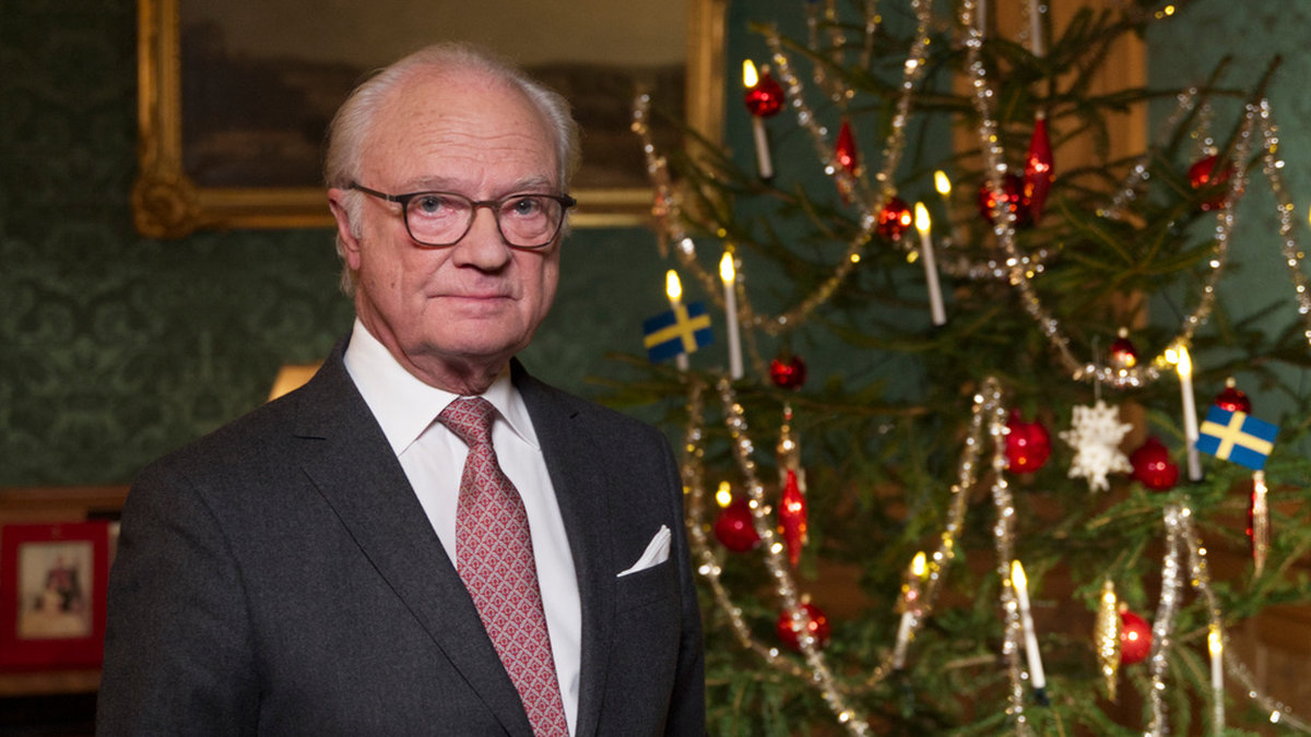 Kung Carl XVI Gustaf vid inspelningen av årets jultal på Stockholms slott.