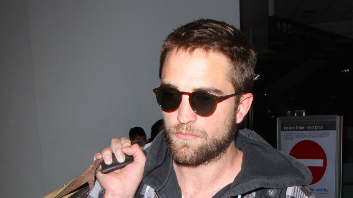 Robert Pattinson har setts ute ofta men utan Kristen.