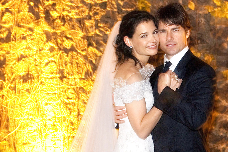 År 2006 gifter sig Tom och Katie Holmes i Italien. 