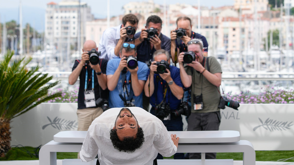 Ali Abbasi poserar för fotograferna inför premiärvisningen av 'Holy spider' i Cannes.
