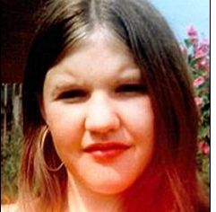 Trots moderns varningar till polisen mördades 17-åriga Chanelle Jones förra året av sin far.
