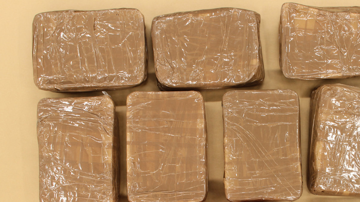 Sammanlagt har de misstänkta distribuerat omkring fyra kilo kokain och drygt två kilo amfetamin i Helsingfors. Arkivbild.