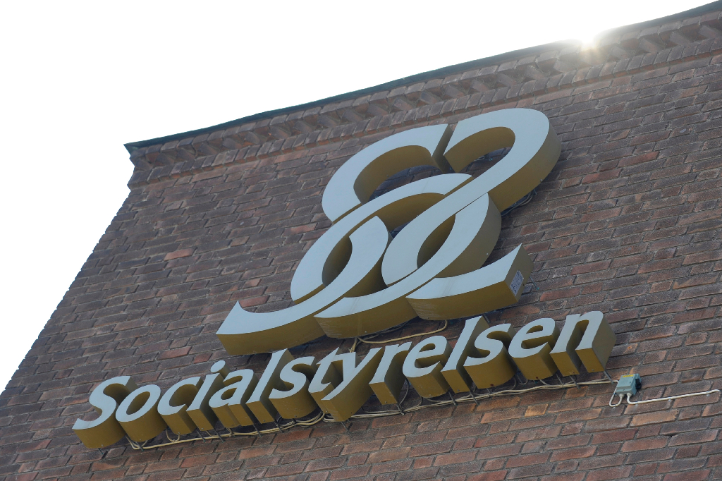 Socialstyrelsen är starkt kritiska till Jönköpings socialnämnds agerande.