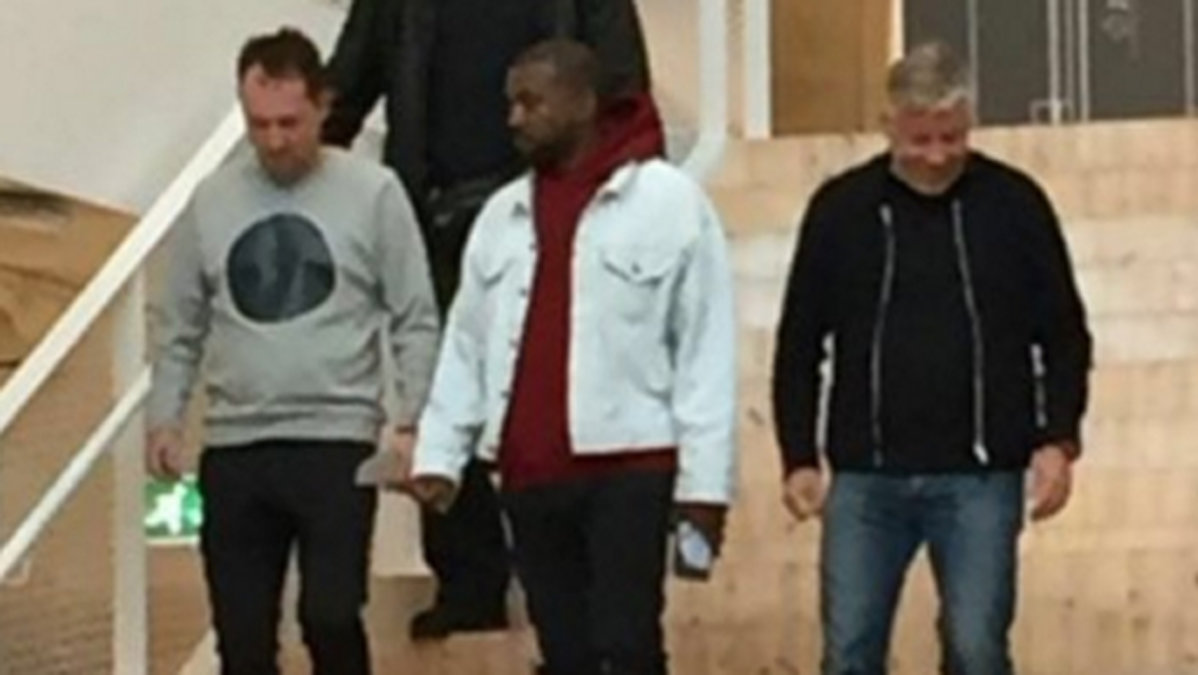 Kanye West strosade runt på Ikea i Älmhult under tisdagen. 