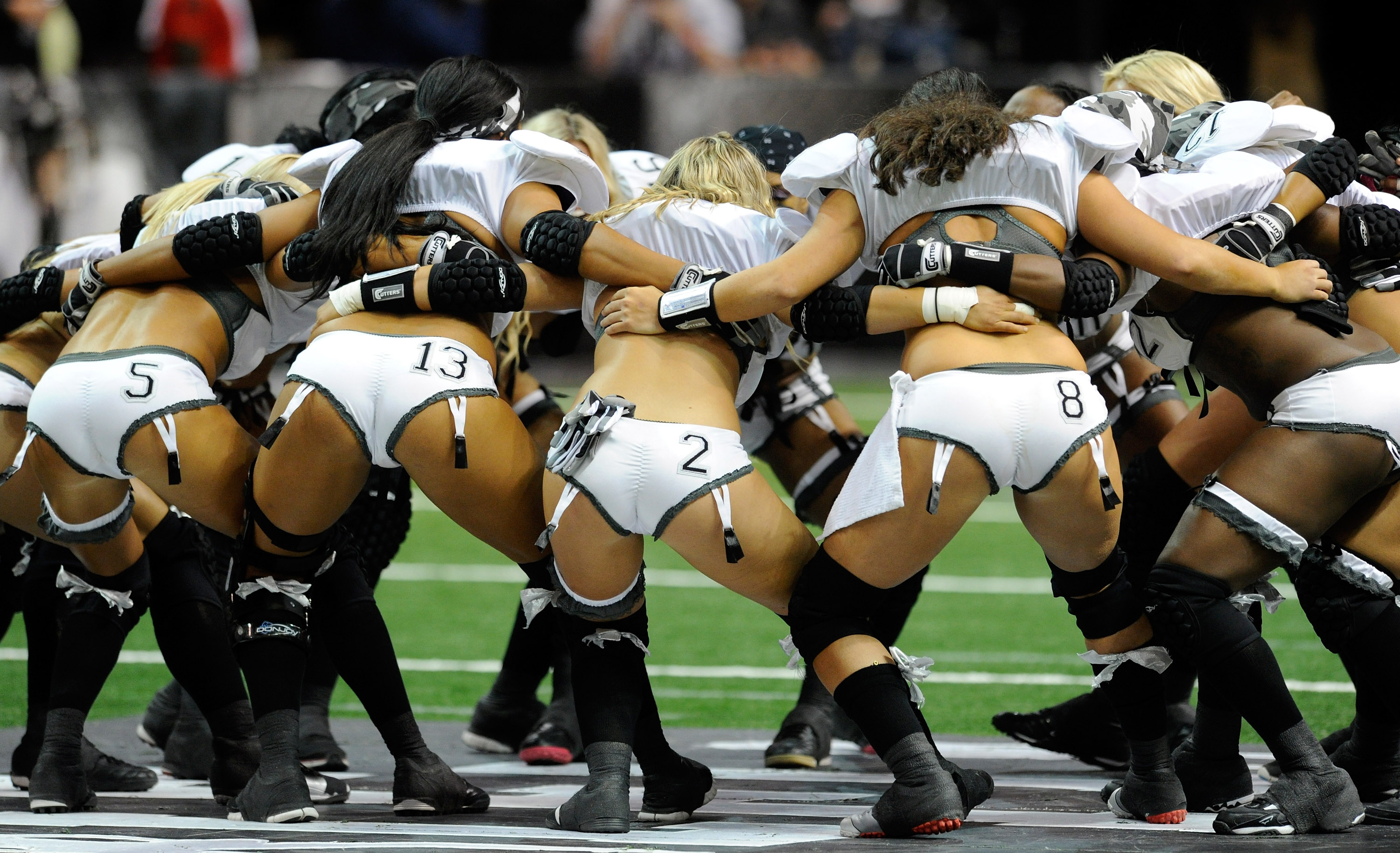 2009 grundades ligan som fick namnet LFL - Lingerie Football Leauge. Till skillnad från Arena Football League - inomhusligan - har LFL gjort succé. 2009 grundades ligan som fick namnet LFL - Lingerie Football Leauge. Till skillnad från Arena Football League - inomhusligan - har LFL gjort succé.