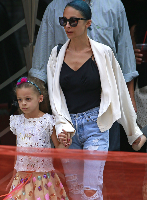 Nicole Richie har varit och besökt Cameron Diaz. Nicole Richie har varit och besökt Cameron Diaz.