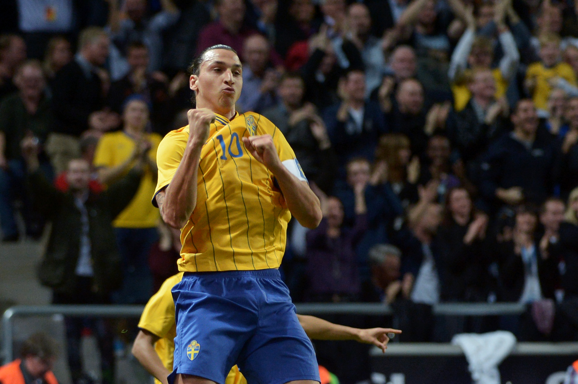 Zlatan-glädje efter att ha gjort 1–0. Zlatan-glädje efter att ha gjort 1–0.
