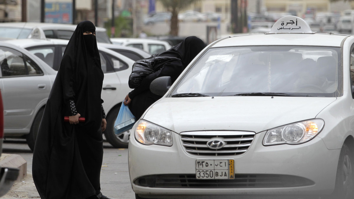 Saudiarabien är det enda landet i världen där kvinnor inte tillåts köra bil.