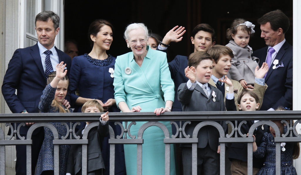 Drottning Margrethe omgiven av sin familj. Nästa år hyllas hon med en musikal. Arkivbild.