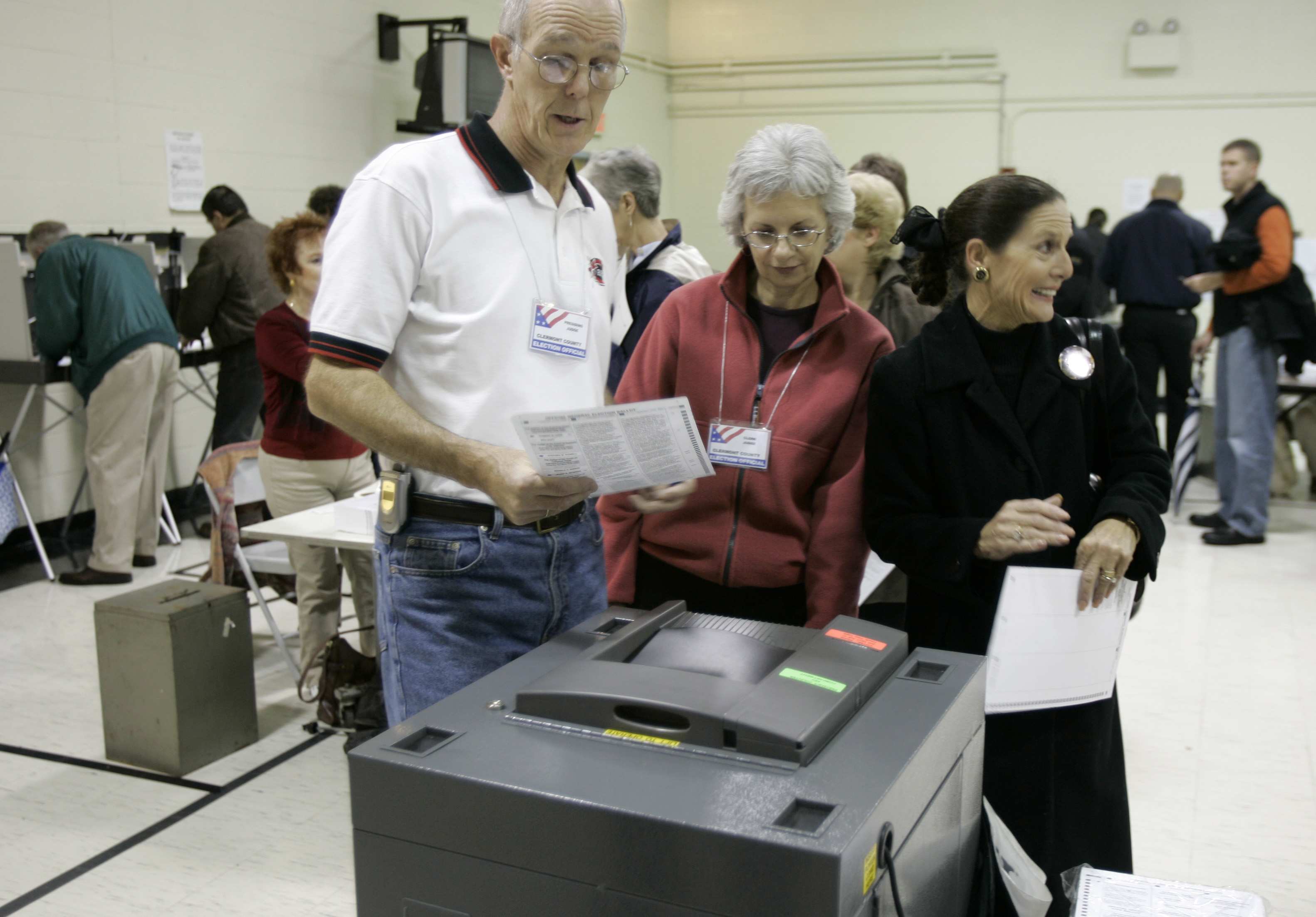 Under en röstning i Loveland, Ohio.