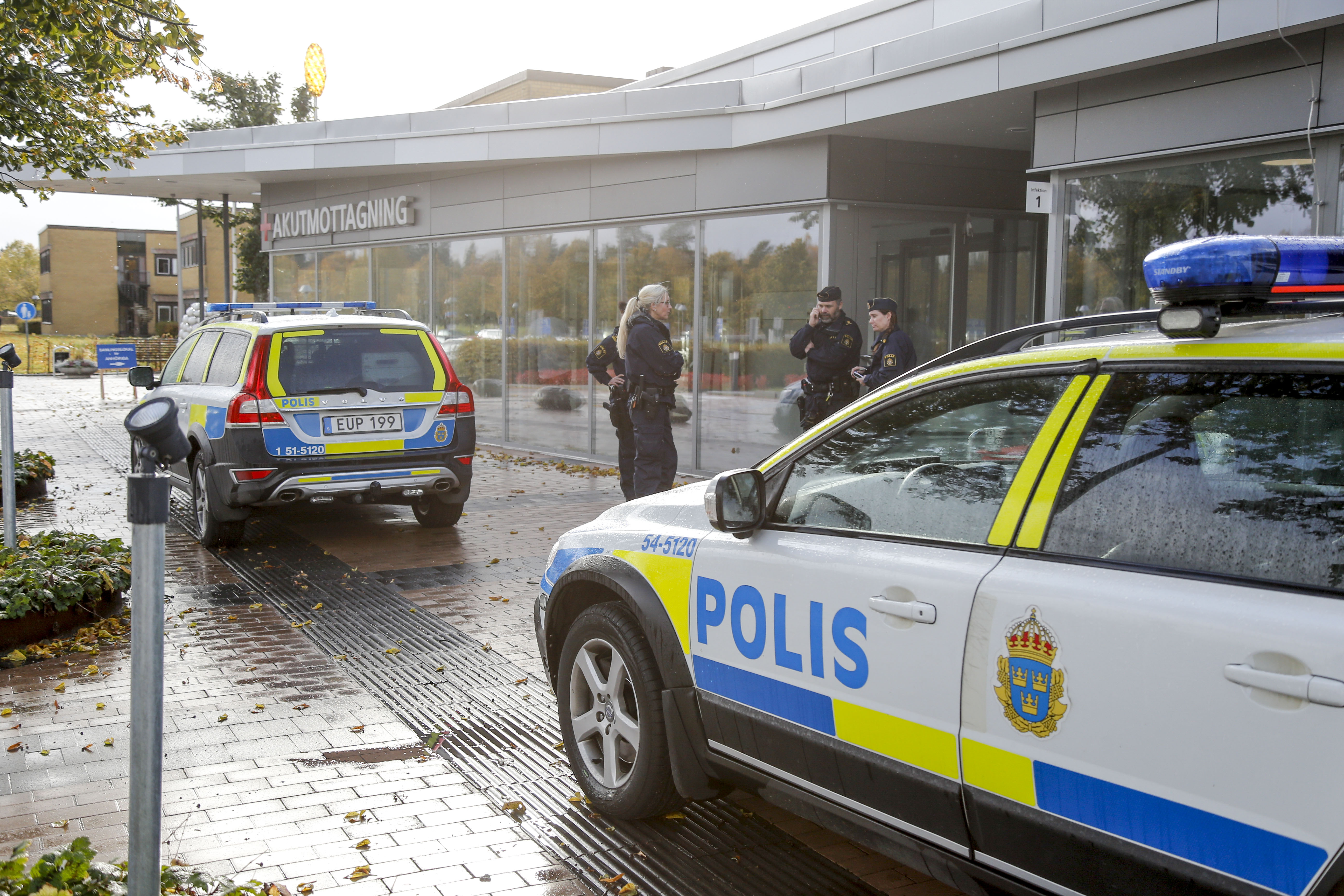 Två har avlidit på sjukhuset NÄL efter attacken i Trollhättan. 