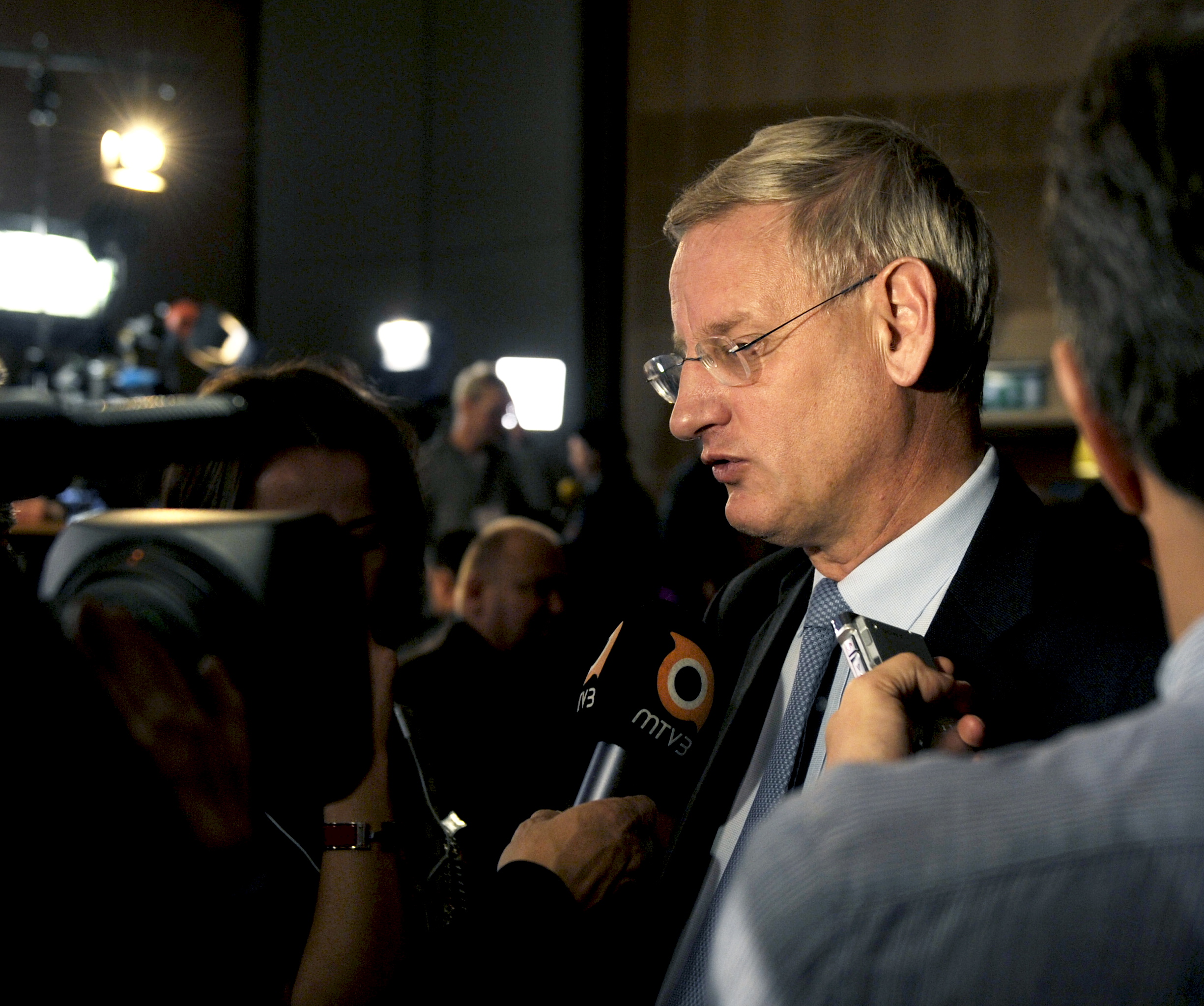 Ljuger Carl Bildt?